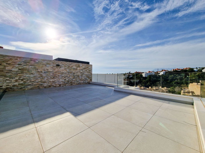 Image No.20-2 Bed Property for sale