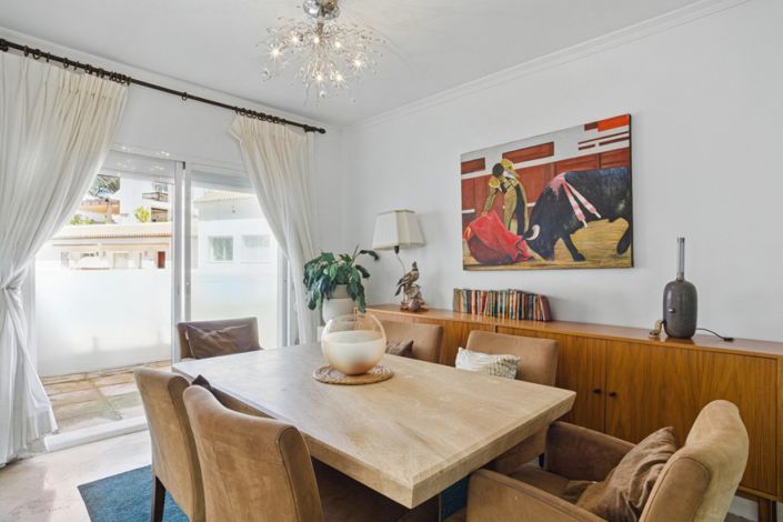 Image No.6-4 Bed Property for sale