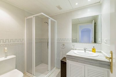 bathroom (1)