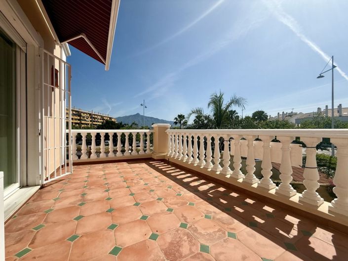 Image No.1-3 Bed Townhouse for sale