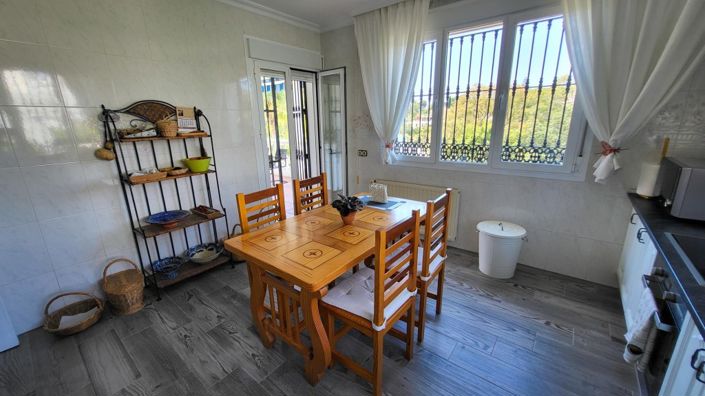 Image No.9-Villa de 4 chambres à vendre à Elviria