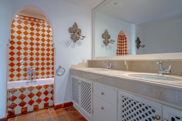 Image No.20-3 Bed Semi-Detached for sale