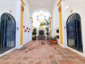 Entrance community