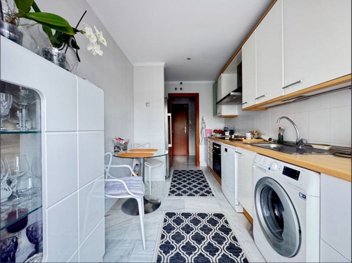 Image No.9-2 Bed Property for sale