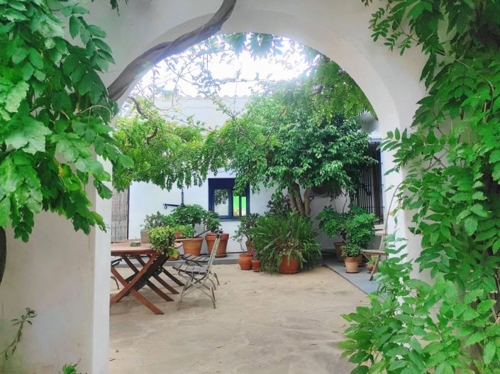 Image No.1-5 Bed Property for sale
