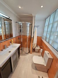bathroom (2)