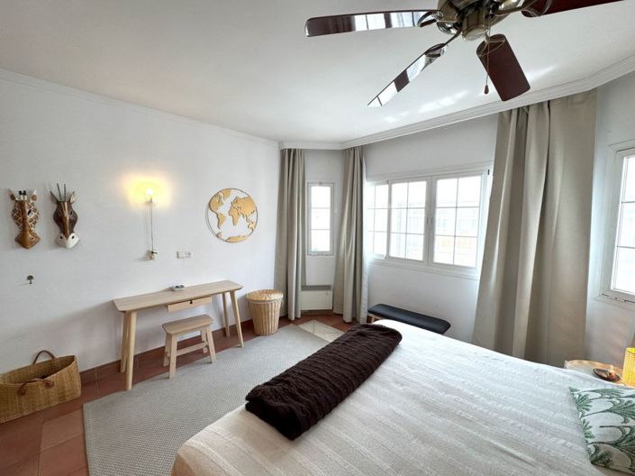 Image No.10-4 Bed Property for sale