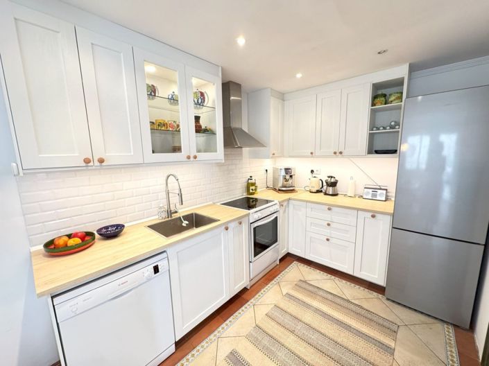 Image No.18-4 Bed Property for sale