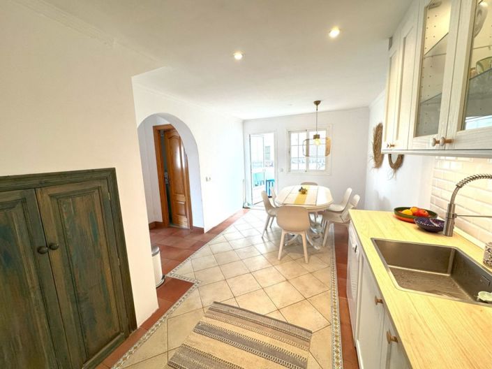 Image No.19-4 Bed Property for sale