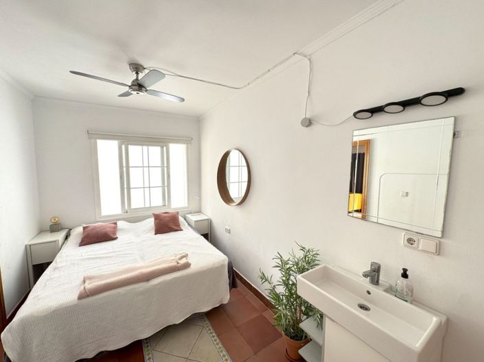 Image No.6-4 Bed Property for sale