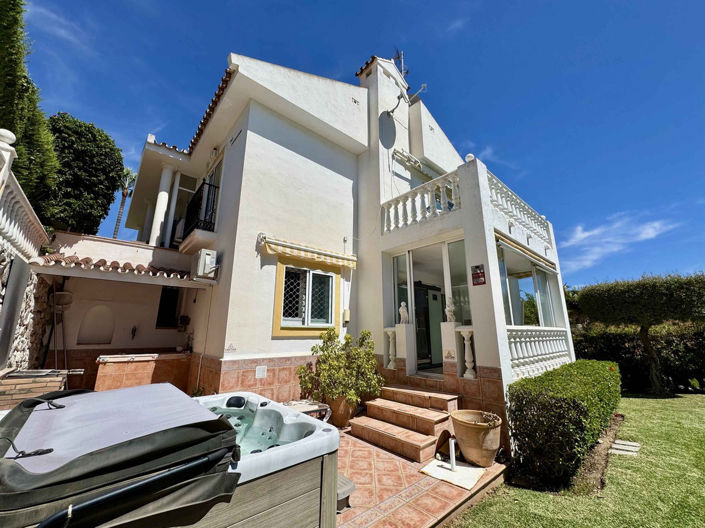 Image No.1-4 Bed Villa for sale