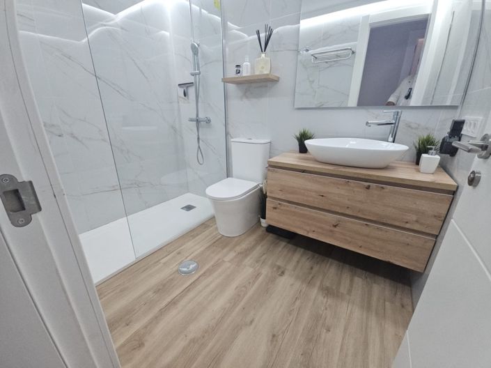 Image No.17-2 Bed Property for sale