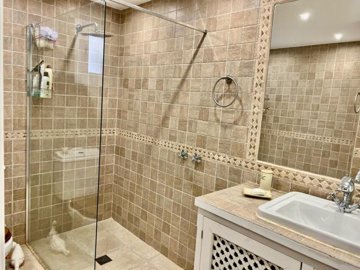 bathroom (1)