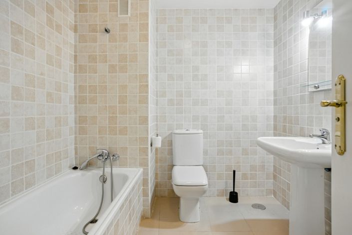 Image No.16-2 Bed Apartment for sale