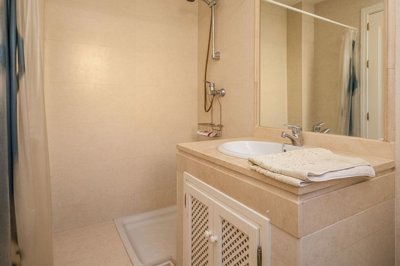 bathroom (2)