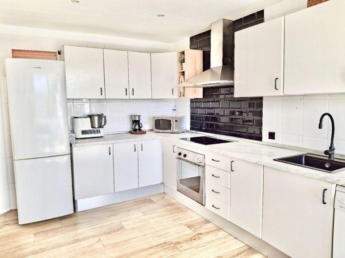 Image No.18-3 Bed Apartment for sale