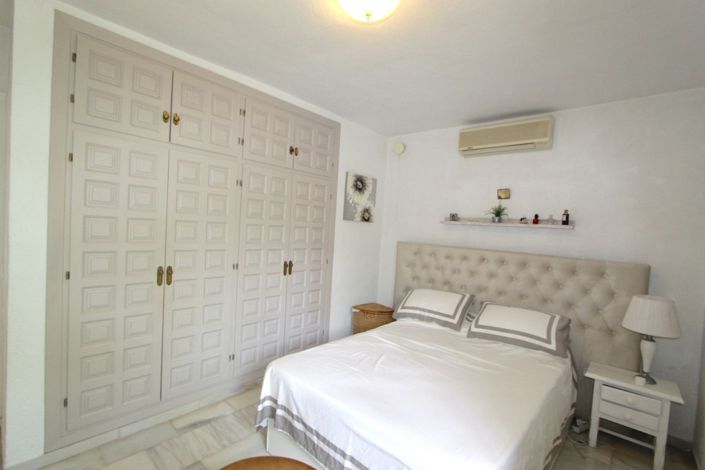 Image No.4-4 Bed Villa for sale