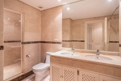 bathroom (1)