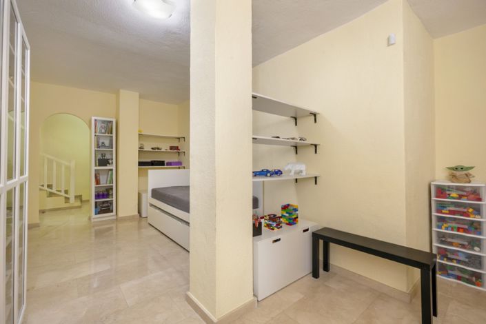 Image No.10-3 Bed Apartment for sale