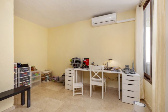 Image No.11-3 Bed Apartment for sale