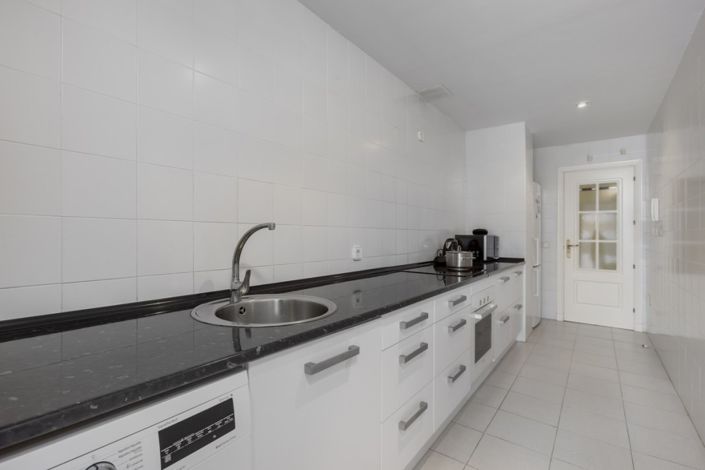 Image No.17-3 Bed Apartment for sale