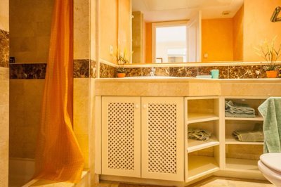 bathroom (1)