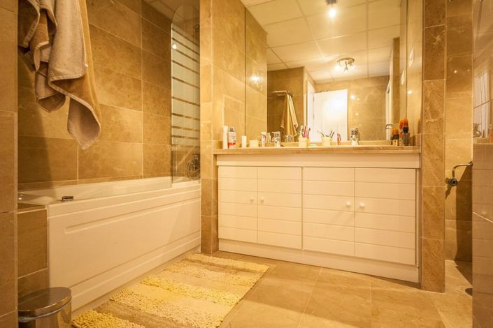 Image No.17-3 Bed Apartment for sale