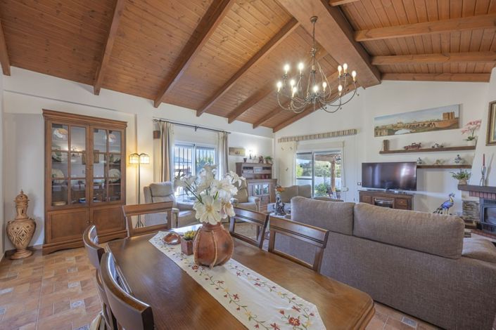 Image No.2-4 Bed Villa for sale