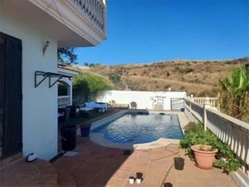 pool area 4