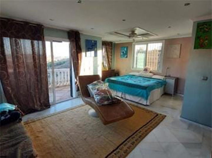 Image No.5-5 Bed Villa for sale