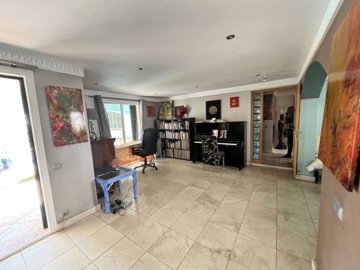 living area 2