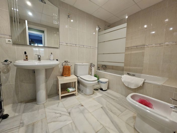 Image No.11-3 Bed Property for sale