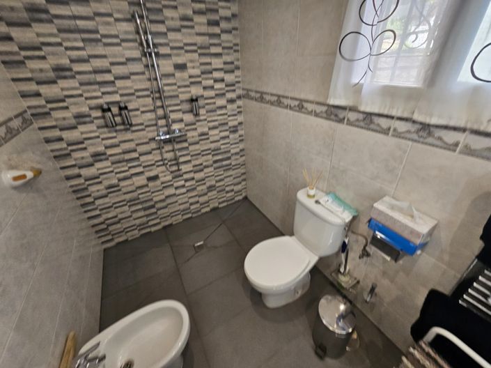 Image No.8-3 Bed Property for sale