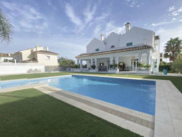 13 Bed Villa for sale