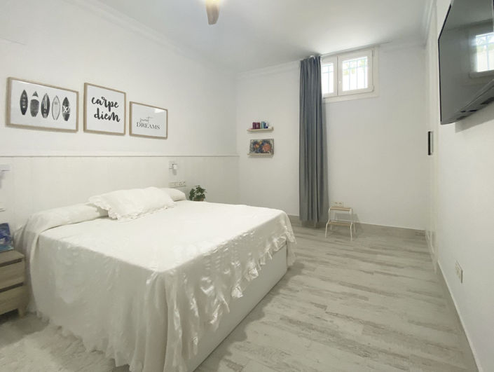 Image No.16-13 Bed Villa for sale