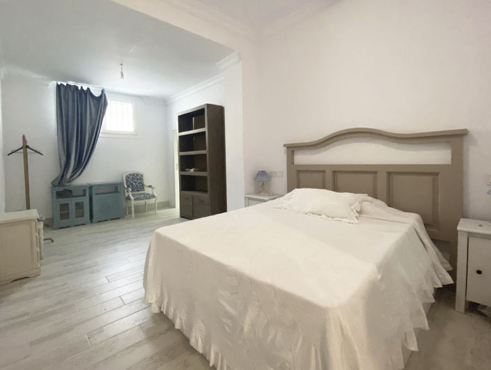 Image No.17-13 Bed Villa for sale