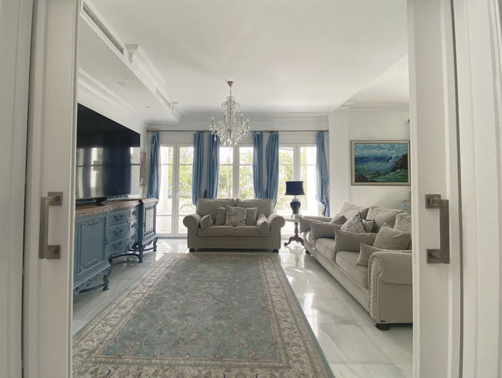 Image No.8-13 Bed Villa for sale