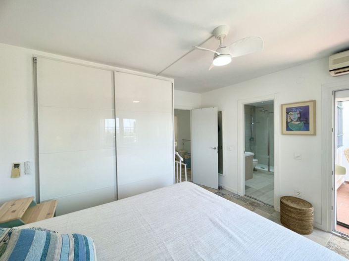 Image No.8-2 Bed Townhouse for sale