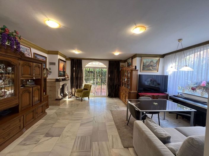 Image No.1-5 Bed Semi-Detached for sale