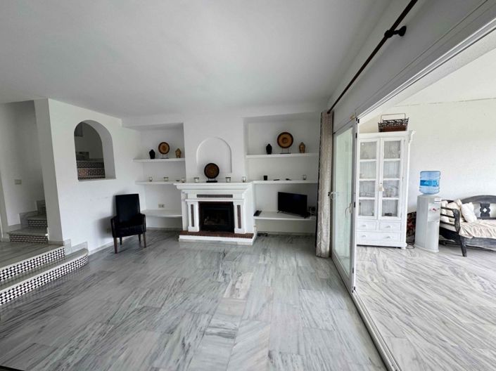 Image No.12-2 Bed Townhouse for sale