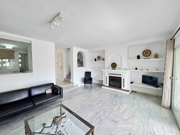 Image No.2-2 Bed Townhouse for sale