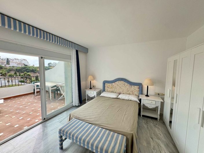 Image No.8-2 Bed Townhouse for sale