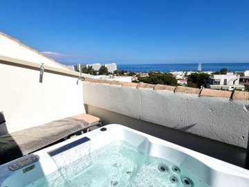 Terrace with jacuzzi