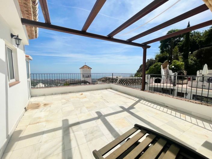 Image No.10-3 Bed Property for sale