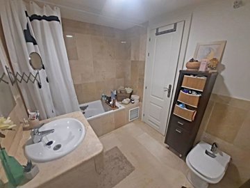 bathroom (1)
