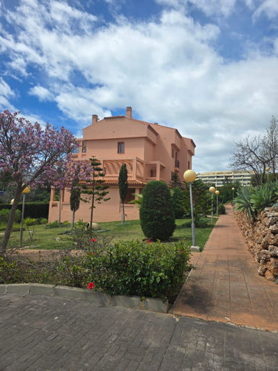 Image No.11-3 Bed Property for sale