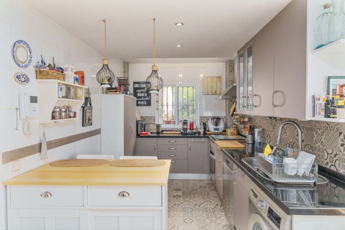 Image No.14-3 Bed Semi-Detached for sale