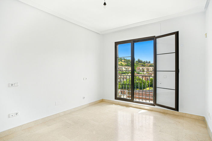 Image No.10-3 Bed Townhouse for sale