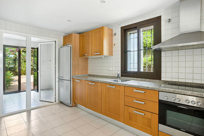 Image No.14-3 Bed Townhouse for sale