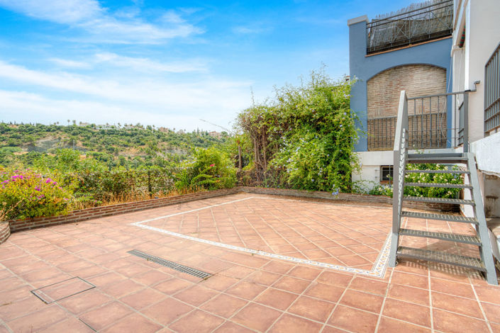 Image No.18-3 Bed Townhouse for sale